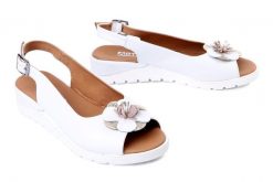 Artiker Relaks 58C3183, sandały damskie. Białe sandały damskie Artiker Relaks, bez wzorów, ze skóry, bez obcasa, na koturnie, bez zapięcia. Za 229.90 zł.