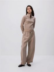 Rozpinana bluza ze stójką - brązowy. Brązowe bluzy damskie Reserved, l, bez wzorów, z dzianiny, bez kaptura. Za 119.99 zł.