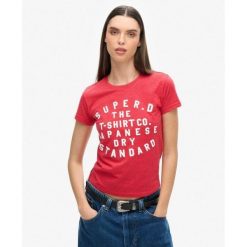 Dopasowany t-shirt z nadrukiem w reliefie. Brązowe koszulki sportowe damskie Superdry., bez wzorów, bez kołnierzyka, bez ramiączek. W wyprzedaży za 118.60 zł.