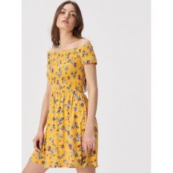 Sukienka z odkrytymi ramionami - Żółty. Sukienki damskie marki Sinsay. Za 49.99 zł.