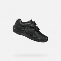 Sneakersy dla dzieci Geox Wader. Czarne trampki i tenisówki chłopięce Geox, bez wzorów, z gumy, sportowe, bez zapięcia. Za 297.30 zł.