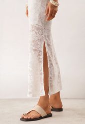 Ciemnobeżowe Klapki VICES z Paskiem na Duży Palec i Ozdobą z Metalicznym Akcentem Creppela. Brązowe klapki damskie Born2be, z aplikacjami, z jeansu, biznesowe, bez obcasa, na płaskiej podeszwie. Za 69.99 zł.