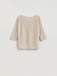 Sweter z metalizowaną nitką - złoty. Żółte swetry damskie Reserved, l, bez wzorów, z wiskozy, bez kołnierzyka, bez ramiączek, bez kaptura. Za 99.99 zł.
