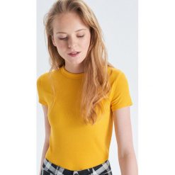 Koszulka w drobne prążki - Żółty. T-shirty damskie Cropp. Za 29.99 zł.