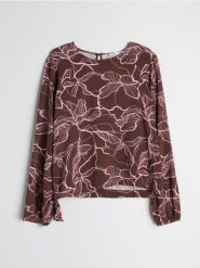 Wiskozowa bluzka z wykończeniem twill z motywem kwiatowym - wielobarwny. Bluzki damskie Sinsay, l, bez wzorów, z wiskozy, bez kołnierzyka, bez ramiączek. Za 39.99 zł.