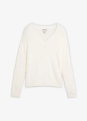 Sweter o pluszowej fakturze z wiskozą. Czarne swetry damskie bonprix, bez wzorów, z wiskozy, klasyczne, bez kołnierzyka, bez ramiączek, bez kaptura. Za 79.99 zł.