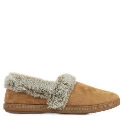 Kapcie damskie Skechers Cozy Campfire Team Toasty. Brązowe kapcie damskie Skechers, bez wzorów, z materiału. Za 149.99 zł.