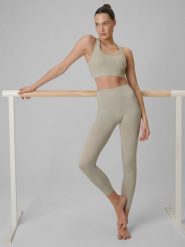 4F Legginsy treningowe bezszwowe damskie - beżowe XL/XXL. Brązowe legginsy sportowe damskie 4f, xl, bez wzorów, z dzianiny, z podwyższonym stanem, na fitness i siłownię. Za 149.99 zł.