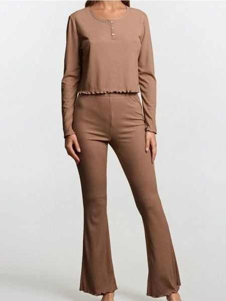 Prążkowana piżama dwuczęściowa - fioletowy. Fioletowe piżamy damskie Sinsay, l, bez wzorów, prążkowane, bez ramiączek. Za 59.99 zł.