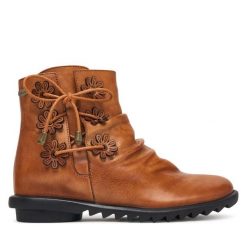 Botki Laura Vita. Brązowe botki damskie Laura Vita, bez obcasa, na płaskiej podeszwie, bez zapięcia. Za 559.99 zł.