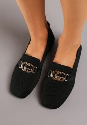 Czarne Wsuwane Mokasyny z Kwadratowym Noskiem i Metalową Ozdobą Anelda. Czarne mokasyny damskie Born2be, z jeansu, eleganckie. Za 39.99 zł.