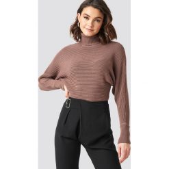 NA-KD Sweter z dzianiny z wywijanym golfem - Pink. Swetry damskie marki NA-KD. W wyprzedaży za 60.97 zł.