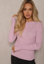 Jasnoróżowy Sweter z Wiskozą i Ozdobnym Splotem Saviana. Czerwone swetry damskie Renee, bez wzorów, z jeansu, casualowe, bez kołnierzyka, bez ramiączek, bez kaptura. Za 74.99 zł.