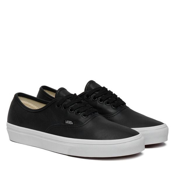 Tenisówki Vans. Czarne trampki i tenisówki damskie Vans, bez wzorów, bez zapięcia. Za 285.99 zł.