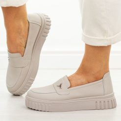 Beżowe skórzane półbuty damskie Vinceza 93218. Brązowe półbuty damskie VINCEZA, na lato, bez wzorów, z jeansu, eleganckie, bez obcasa, bez zapięcia. W wyprzedaży za 192.72 zł.