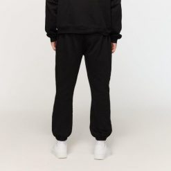 Spodnie męskie fitness oversize ze sznurkiem Varsity czarne. Czarne spodnie sportowe męskie GYMBEAM, m, bez wzorów, z bawełny, na fitness i siłownię. Za 126.90 zł.