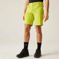 Spodenki trekkingowe męskie Dare2B Tuned In II. Zielone krótkie spodenki sportowe męskie Dare 2b, m, bez wzorów, z elastanu, trekkingowe. W wyprzedaży za 96.00 zł.
