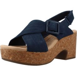 Sandały CLARKS NERISA WEST Niebieski. Niebieskie sandały damskie Clarks, bez wzorów, ze skóry, bez obcasa, bez zapięcia. Za 194.99 zł.