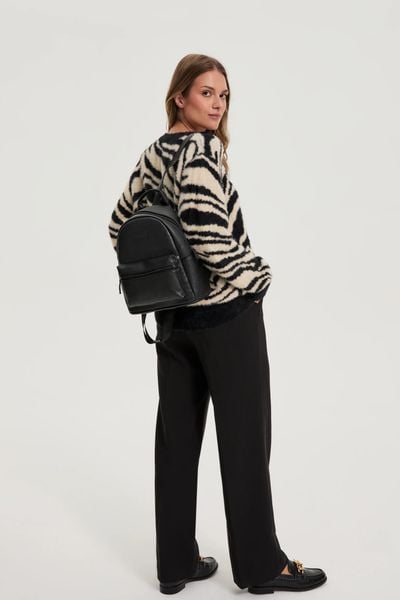 Plecak czarny. Czarne plecaki damskie MOODO, bez wzorów, z poliesteru. Za 129.99 zł.