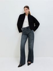 Kurtka boxy - czarny. Czarne kurtki damskie Reserved, l, bez wzorów, z tkaniny, bez kaptura. W wyprzedaży za 119.99 zł.
