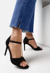 Czarne Sandały Prisertise. Czarne sandały damskie Born2be, z aplikacjami, ze skóry, bez obcasa, na obcasie, bez zapięcia. Za 109.99 zł.