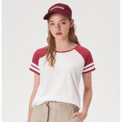 T-shirt z raglanowymi rękawami - Fioletowy. Fioletowe t-shirty damskie Sinsay, l, bez wzorów, bez kołnierzyka. Za 19.99 zł.