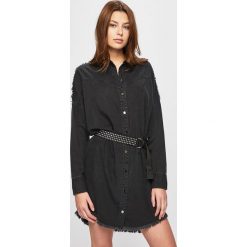 Guess Jeans - Sukienka. Czarne sukienki damskie Guess Jeans, na co dzień, m, z aplikacjami, z bawełny, casualowe, bez kołnierzyka, bez ramiączek, maxi, proste. Za 549.90 zł.