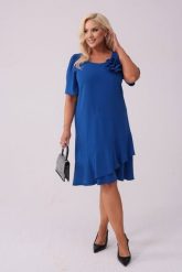 Elegancka szafirowa sukienka Evelyn na wesele PLUS SIZE XXL JESIEŃ. Niebieskie sukienki damskie Moda Size Plus Iwanek, na imprezę, na jesień, plus size, z aplikacjami, z elastanu, eleganckie, bez kołnierzyka, plus size, bez ramiączek, midi. Za 289.90 zł.