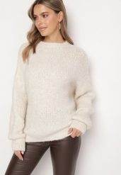 Jasnobeżowy Sweter o Klasycznym Prostym Kroju z Domieszką Wełny i Wiskozy Sezisya. Brązowe swetry damskie Born2be, na zimę, uniwersalny, z aplikacjami, z jeansu, eleganckie, bez kołnierzyka, bez ramiączek, długie, bez kaptura. Za 159.99 zł.
