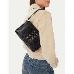 Torebka JENNY. Czarne torebki do ręki damskie Jenny, bez wzorów, klasyczne, bez dodatków. Za 129.99 zł.