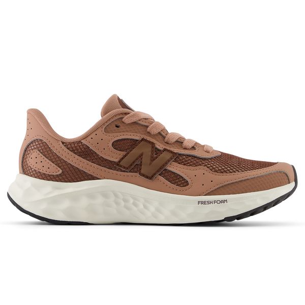 Buty damskie New Balance Fresh Foam Arishi v4 WARISTL4 – brązowe. Brązowe obuwie sportowe damskie New Balance, bez wzorów, z materiału, do biegania. Za 299.99 zł.