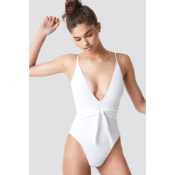NA-KD Swimwear Kostium kąpielowy z wiązaniem - White. Białe kostiumy jednoczęściowe damskie NA-KD Swimwear. Za 113.00 zł.