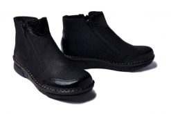 RIEKER 73355-00 black, botki damskie. Czarne botki damskie Rieker, na zimę, z polaru, bez obcasa, bez zapięcia. Za 349.90 zł.