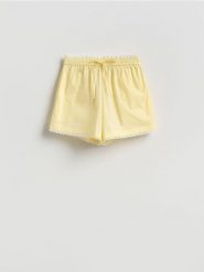 Szorty z ozdobną wstawką - jasnożółty. Żółte szorty damskie Reserved, l, bez wzorów, z bawełny, klasyczne. Za 139.99 zł.