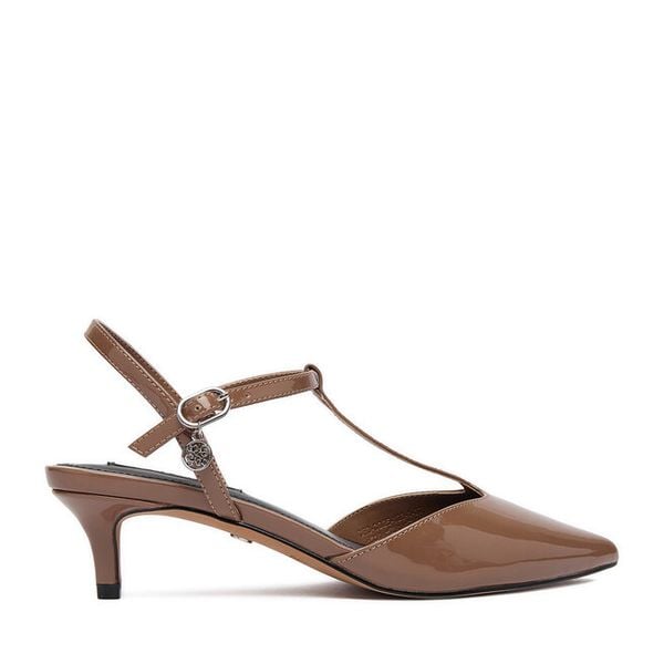 Czółenka Nine West. Brązowe czółenka damskie Nine West, bez wzorów, bez obcasa, bez zapięcia. Za 229.99 zł.