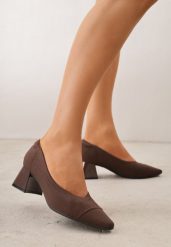 Brązowe Czółenka VICES na Niskim Obcasie z Elastycznej Dzianiny z Amortyzującą Wkładką Zaehira. Brązowe czółenka damskie Renee, bez wzorów, z dzianiny, ze szpiczastym noskiem, bez obcasa, na obcasie, bez zapięcia. Za 119.99 zł.