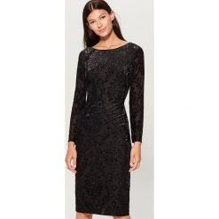 Sukienka z tkaniny devore - Czarny. Czarne sukienki damskie Mohito, z tkaniny. Za 169.99 zł.