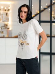 Koszulka - biały. Białe t-shirty damskie Sinsay, l, bez wzorów, bez kołnierzyka. W wyprzedaży za 17.99 zł.
