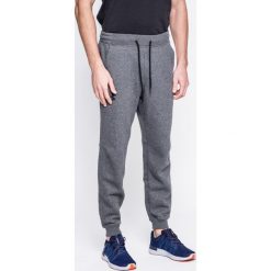Under Armour - Spodnie Rival Cotton Jogger. Szare spodnie sportowe męskie Under Armour, z bawełny. W wyprzedaży za 219.90 zł.