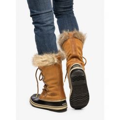 Buty zimowe damskie Sorel Joan of Arctic. Brązowe obuwie sportowe damskie Sorel, na zimę, trekkingowe. W wyprzedaży za 709.00 zł.