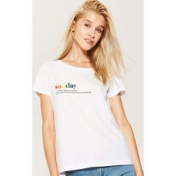 Koszulka z napisem - Biały. Bluzki damskie marki House. Za 29.99 zł.