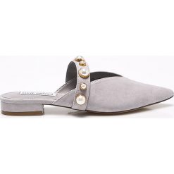 Steve Madden - Klapki. Szare klapki damskie Steve Madden, z materiału. W wyprzedaży za 369.90 zł.