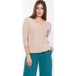 Beżowy Luźny Sweter o Warkoczowym Splocie z Dekoltem V. Swetry damskie Molly.pl. Za 169.90 zł.