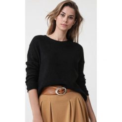 Czarny Sweter Zen. Czarne swetry damskie Born2be, na jesień, l, bez wzorów, z wełny, bez kołnierzyka, bez ramiączek, długie, bez kaptura. Za 59.99 zł.