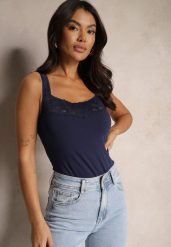 Granatowy Bawełniany Top z Koronką Arisale. Niebieskie bluzki damskie Renee, l, bez wzorów, z bawełny, bez kołnierzyka, bez ramiączek. Za 14.99 zł.