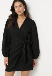 Czarna Kopertowa Sukienka z Wiązaniem w Talii Koexia. Czarne sukienki damskie Born2be, na co dzień, l, bez wzorów, eleganckie, bez kołnierzyka, bez ramiączek, mini, kopertowe. Za 129.99 zł.