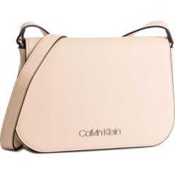 Torebka CALVIN KLEIN - Slide Saddle Bag K60K5065064 064. Listonoszki damskie marki Calvin Klein. Za 359.00 zł.