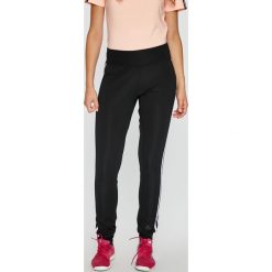 Adidas Performance - Spodnie. Szare spodnie sportowe damskie adidas Performance, z dzianiny. W wyprzedaży za 169.90 zł.