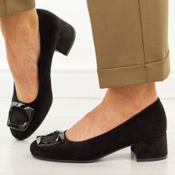 Czarne czółenka damskie na obcasie Potocki 12825. Czarne czółenka damskie POTOCKI, z aplikacjami, z zamszu, eleganckie, z okrągłym noskiem, bez obcasa, na obcasie, bez zapięcia. Za 199.00 zł.