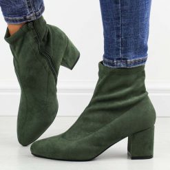 Zielone zamszowe botki damskie na obcasie M.Daszyński 2263-13. Zielone botki damskie M.Daszyński, na jesień, z materiału, eleganckie, bez obcasa, na obcasie, bez zapięcia. Za 189.00 zł.